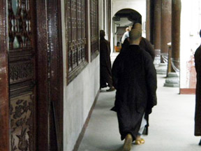 nanhua-monks-walking